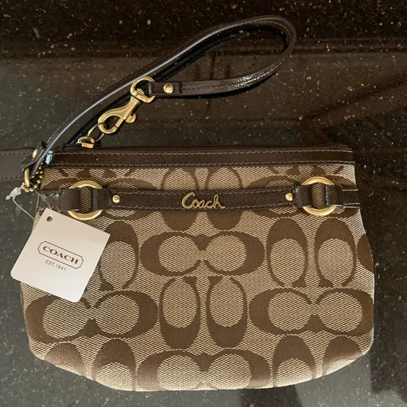 *NWT* Signature Coach Tan/Khaki Wristlet ⭐️👜 - Picture 2 of 7